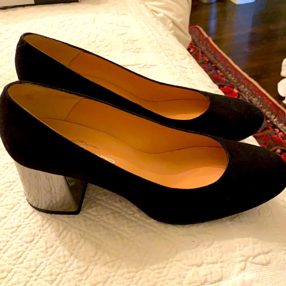 Brenda Zaro Pump 39.5 Black Suede. Like new